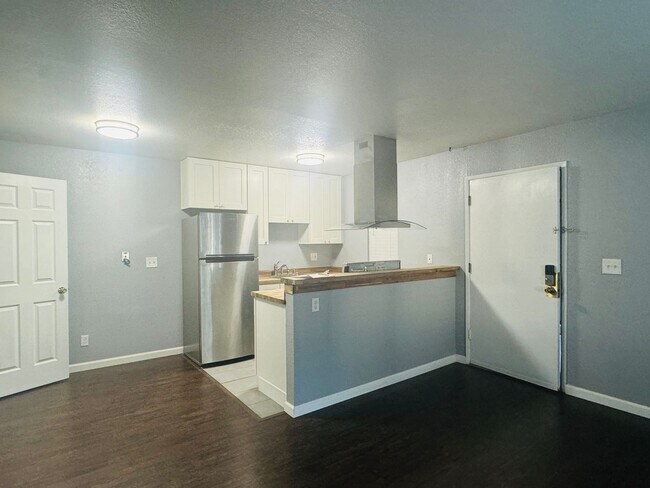 Foto del edificio - One Bedroom Condo In Fairway West Condominiums
