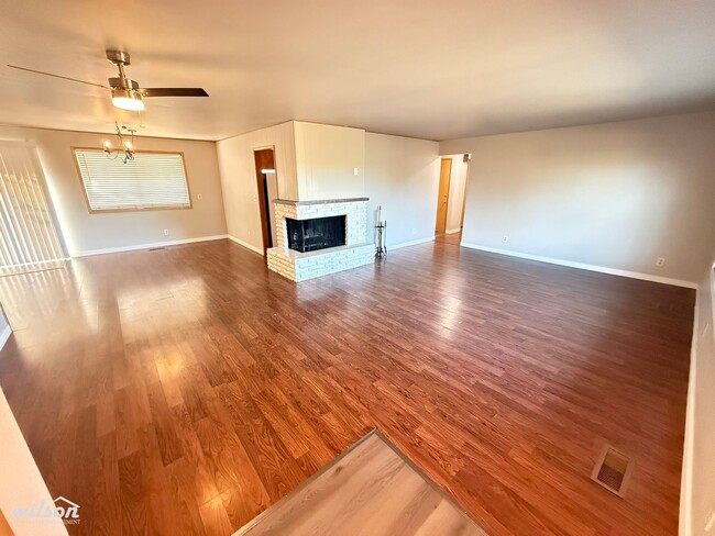 Building Photo - 4 Bedroom / 2 Bathroom Charming Home with Spacious Layout & Private Yard!