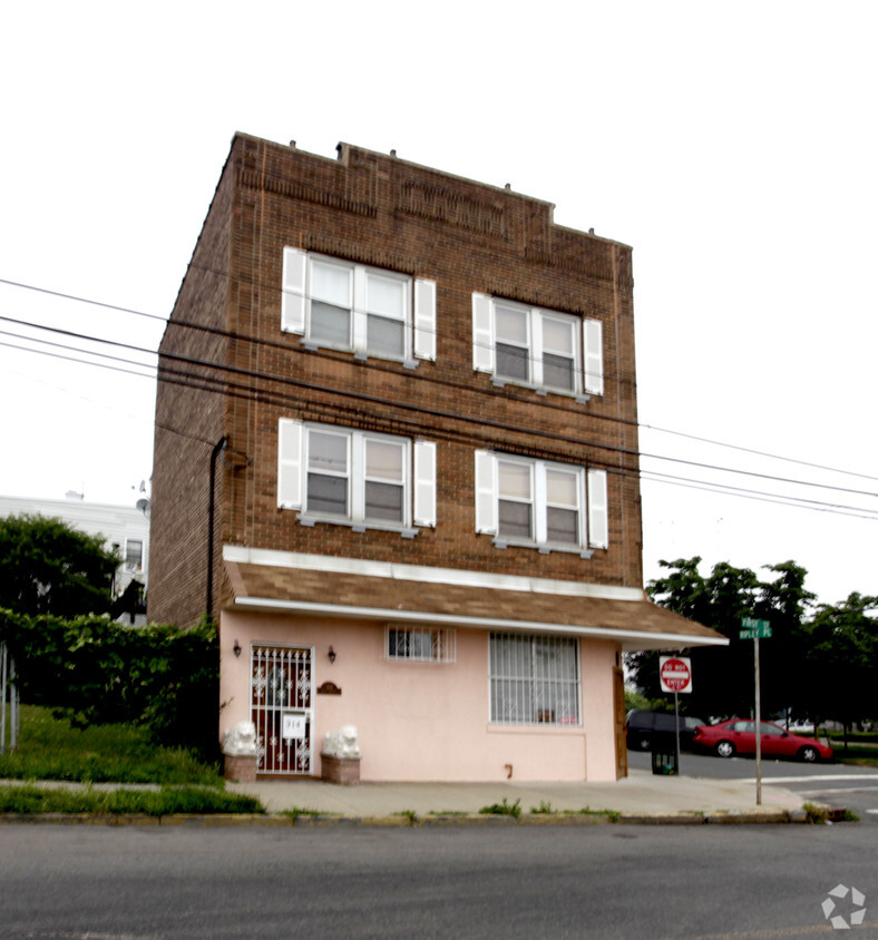 Building Photo - 314 1st St