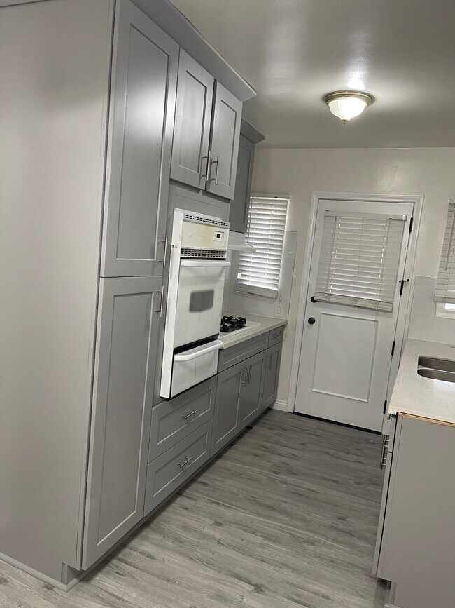 Kitchen - 8454 S 11th Ave