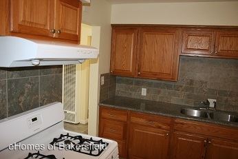 Building Photo - 1307 Lake St