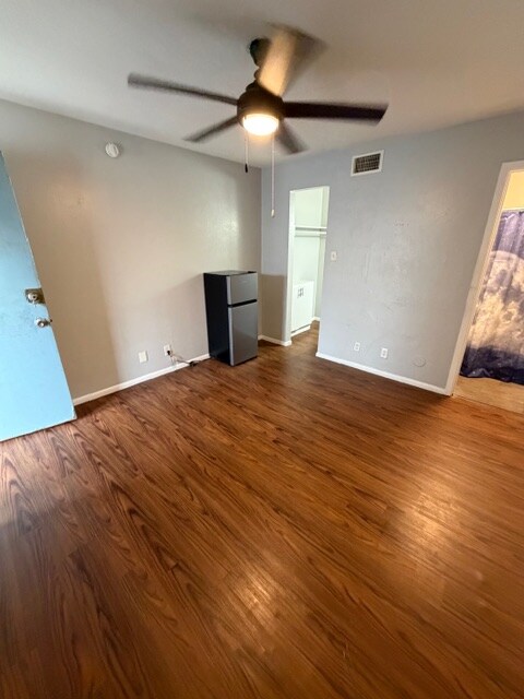 Foto del edificio - 5220 Weber Rd