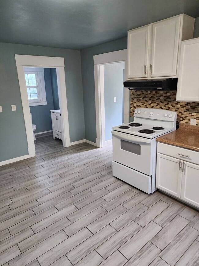 Foto del edificio - Charming 3-Bedroom, 1-Bath Home – $1,200/M...