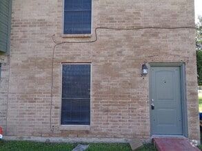 Building Photo - 300 Rice St