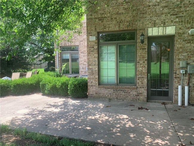 Foto del edificio - 2509 S Everest Ave