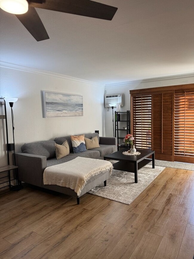 Building Photo - Spacious 1 bedroom condo centrally located...