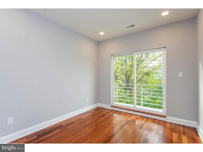 Foto del edificio - 1646 N Marshall St