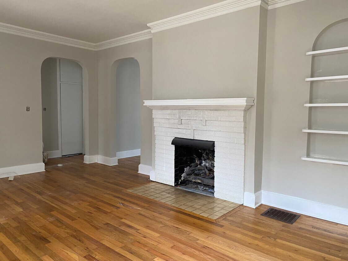 Primary Photo - 2 bed/1 bath with a den