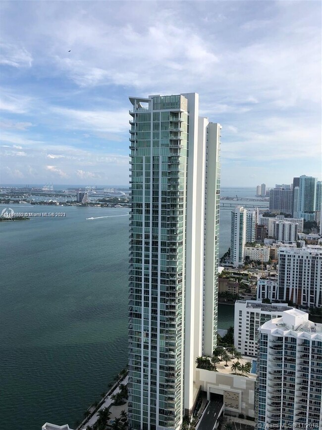 Foto del edificio - 650 NE 32nd St