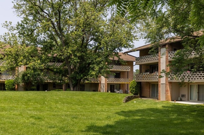 Photo - Racquet Club Apartments