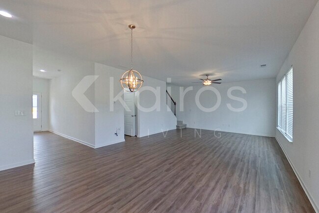 Foto del edificio - 306 Silver Maple Ln