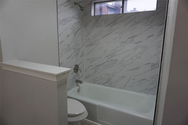 Building Photo - 1915 Normal Park Dr