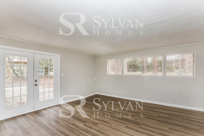 Building Photo - Beautiful Brick Ranch Home