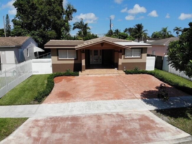 Building Photo - 2255 SW 26th St