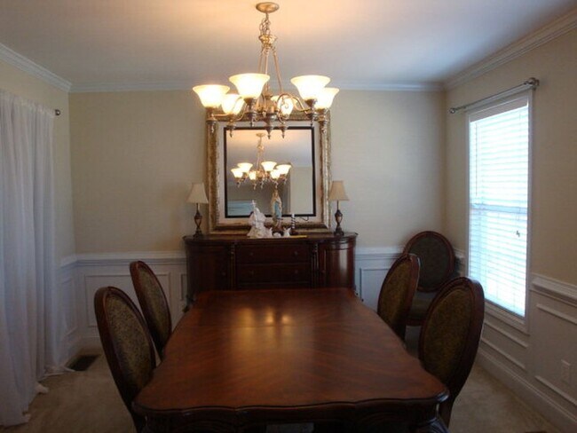 Foto del edificio - 736 Weeping Willow Dr
