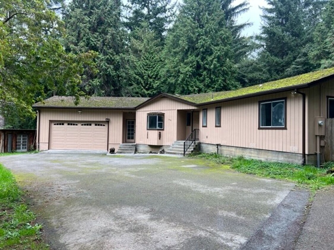 Arcata seclusion and space, 3/2.5, 2.5 acres House Rental in Arcata