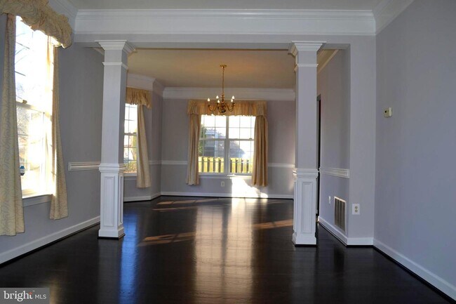 Building Photo - 2048 Madrillon Rd