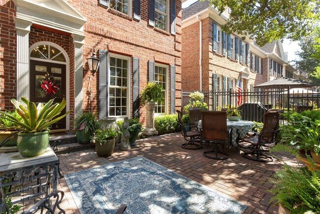 Building Photo - 5124 Chevy Chase Dr