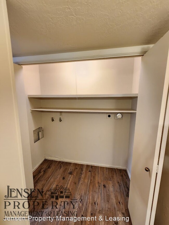 Building Photo - 3 br, 1.5 bath House - 366 North 500 West