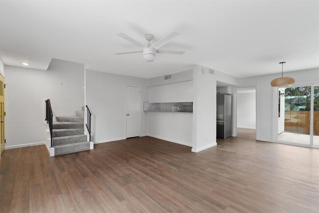 Building Photo - 1304 Fairbanks Dr