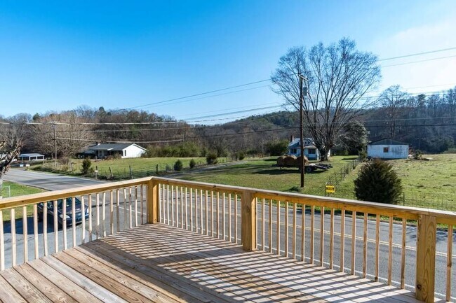 Building Photo - 1611 Chinquapin Grove Rd