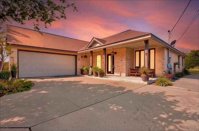 Building Photo - 10270 Twin Lake Loop