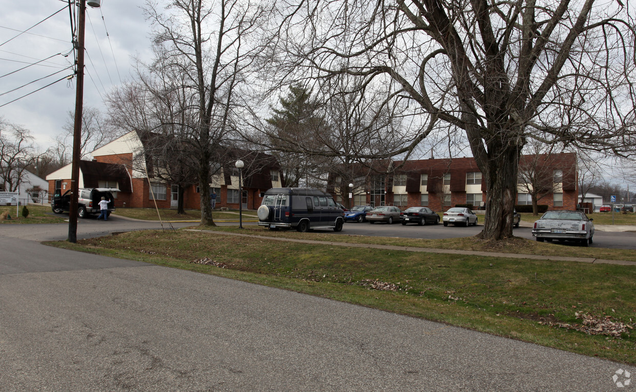 Alderman Garden Apartments - Pleasant View