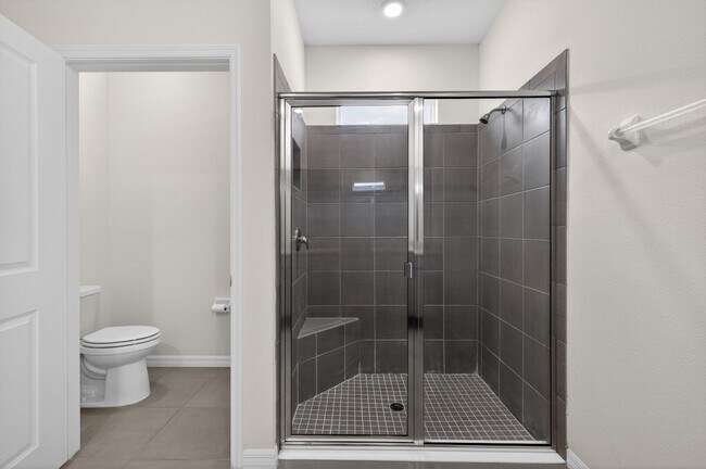 Building Photo - 4 Bedroom in Gated Community!