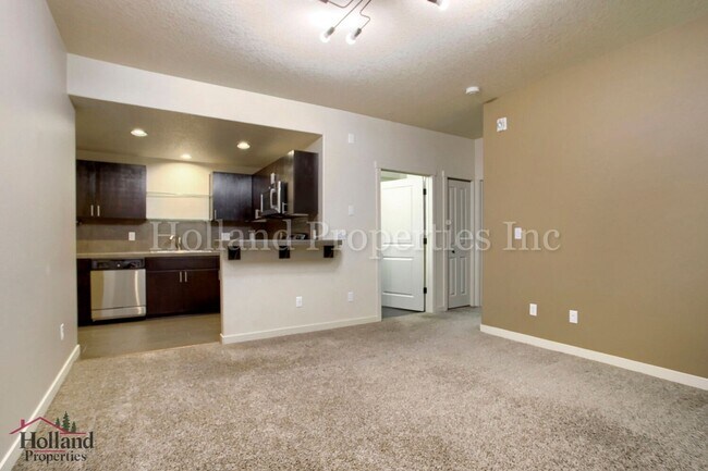 Foto del edificio - 670 NE Roydon Ln