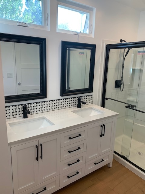 Master Bath Double Sinks - 14619 Tiara St