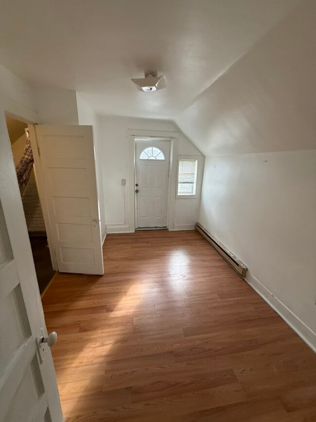 Building Photo - 353 Park St