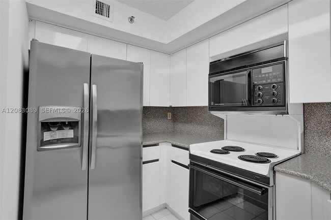 Foto del edificio - 6767 Collins Ave