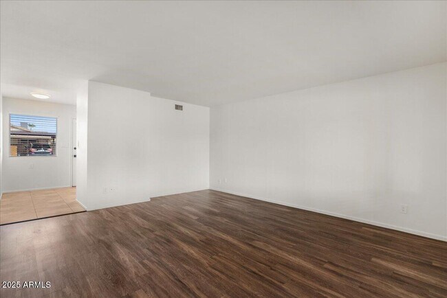 Foto del edificio - 6438 E Butte St