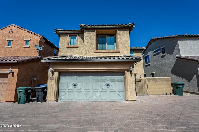 Building Photo - 3651 E Zachary Dr