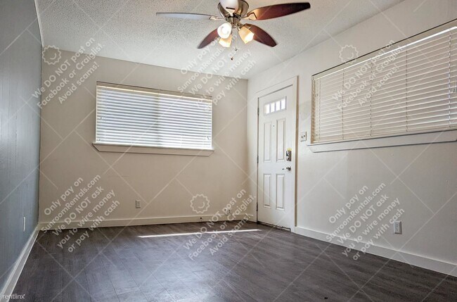 Building Photo - 1 br, 1 bath Duplex - 1602 Parker Ln A A