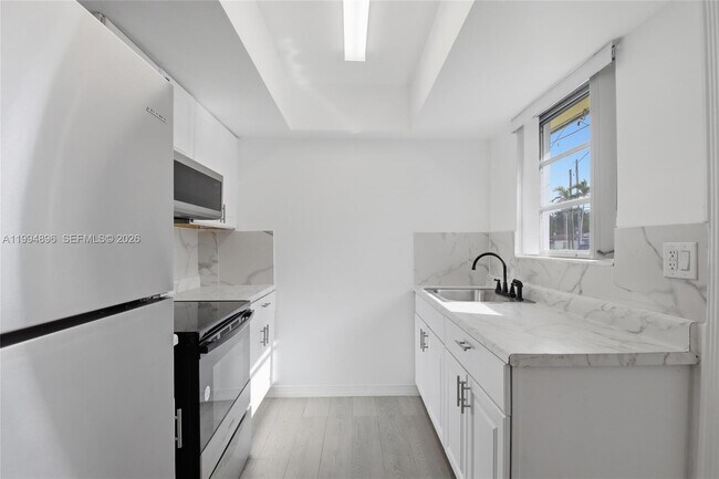 Foto del edificio - 28 NW 170th St