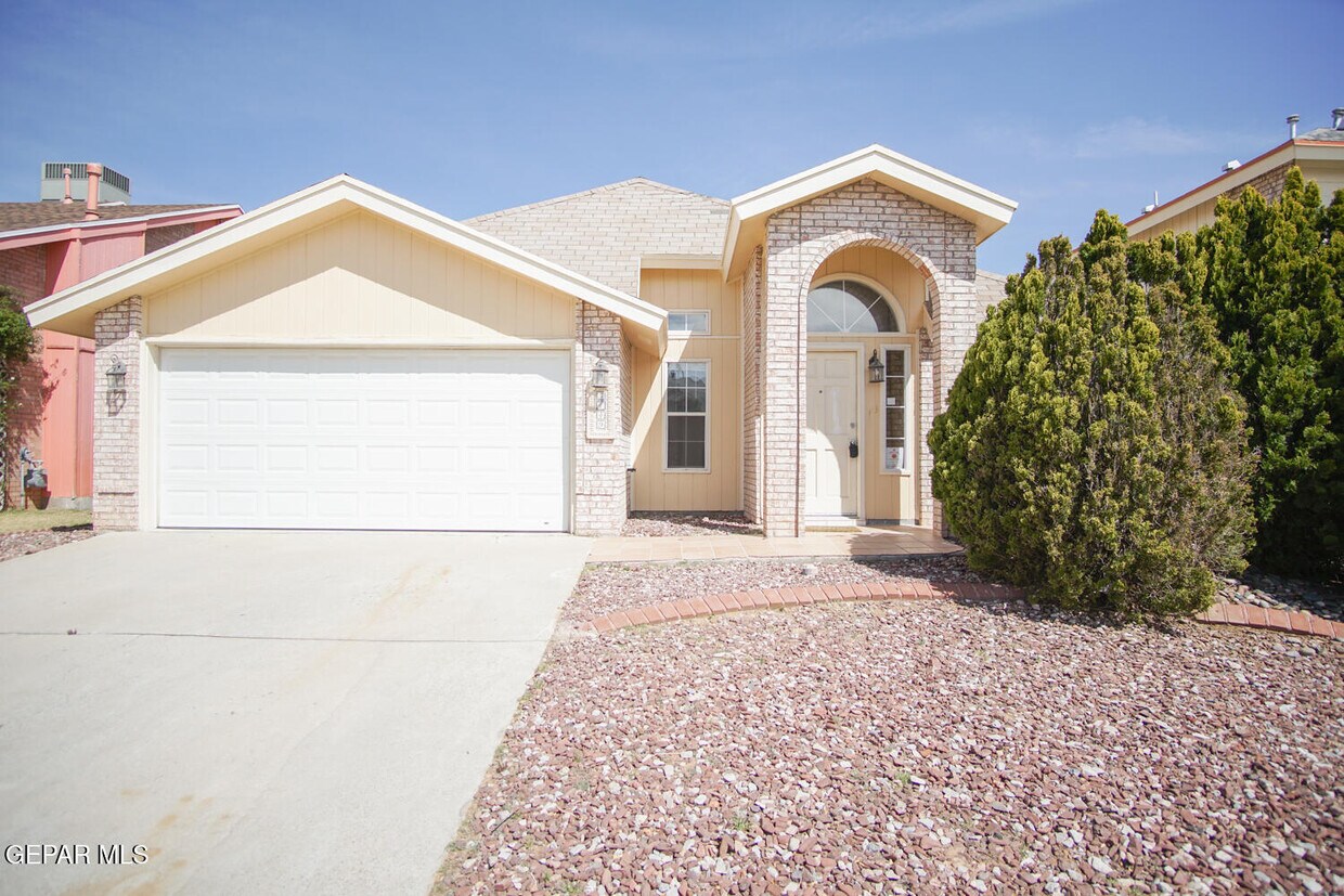 Foto principal - 5449 Colin Powell Ave