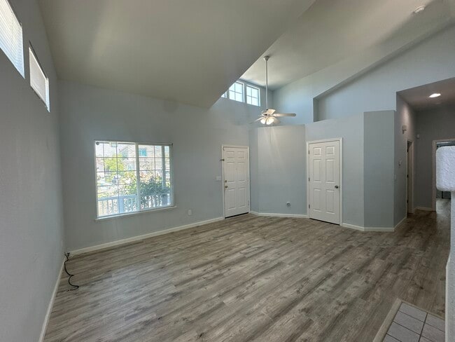 Building Photo - 9428 Plainoak Way