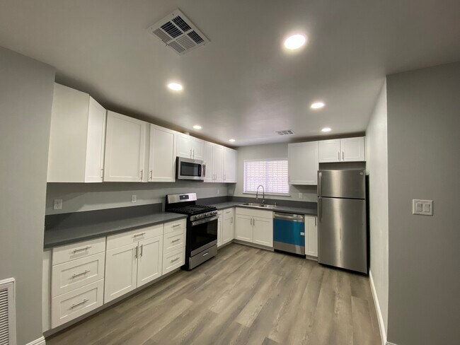 Foto del edificio - 2117 Glen Heather Way