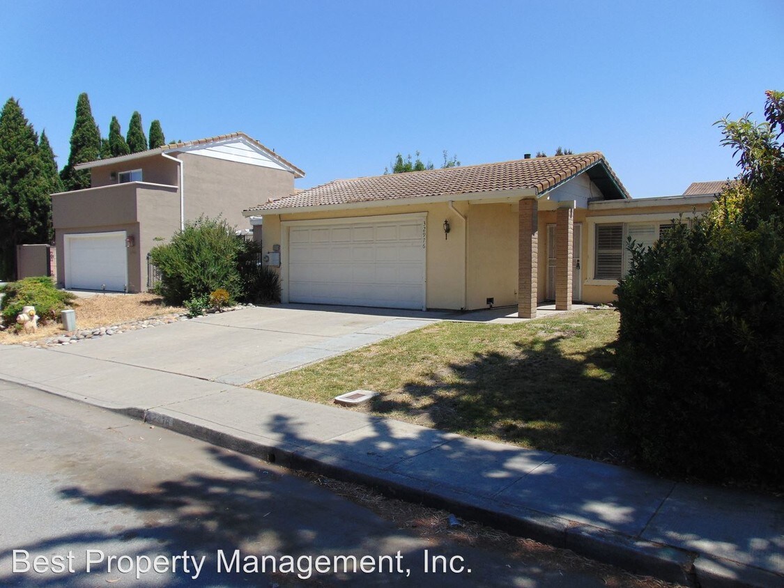 Primary Photo - 32976 Great Salt Lake Dr
