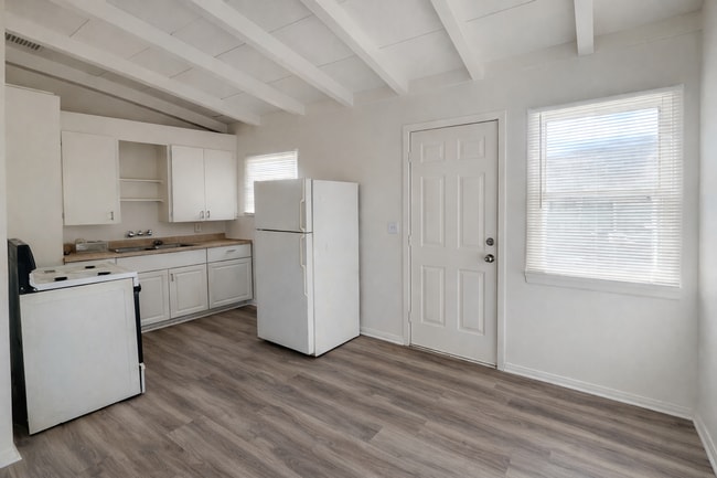 Building Photo - 6667 Desert Queen Ave