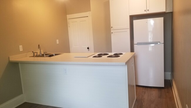 Kitchen - 1064 Parsons Ave