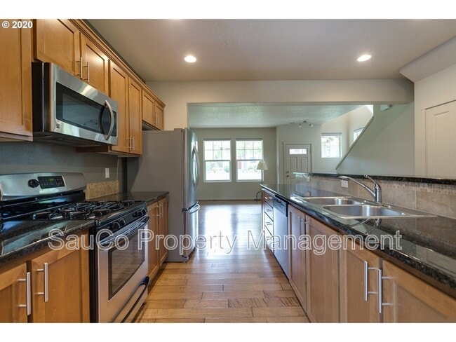 Building Photo - 10573 NE Summer Falls St