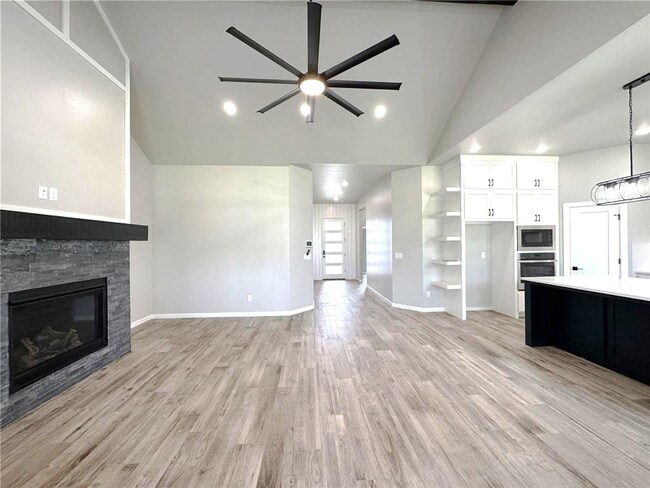 Building Photo - 3 Bed 2 Bath 2 Car in Twin Silos Addition Edmond, OK