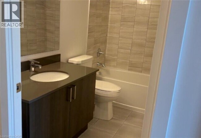 Photo du bâtiment - 1010 Sandy Beach Rd