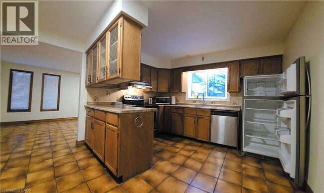 Building Photo - 730 Garth St