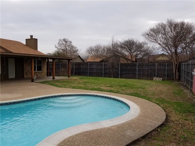 Building Photo - 6560 Highview Terrace