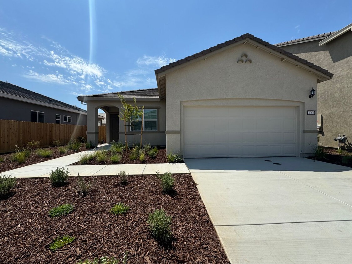 Foto principal - 8260 Honor Ct