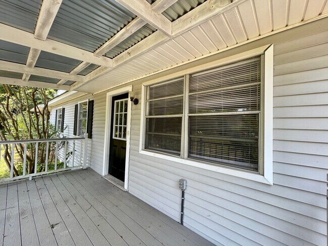 Building Photo - Convenient Location off Halls Mill