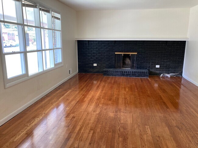 Building Photo - 9223 St Andrews Pl